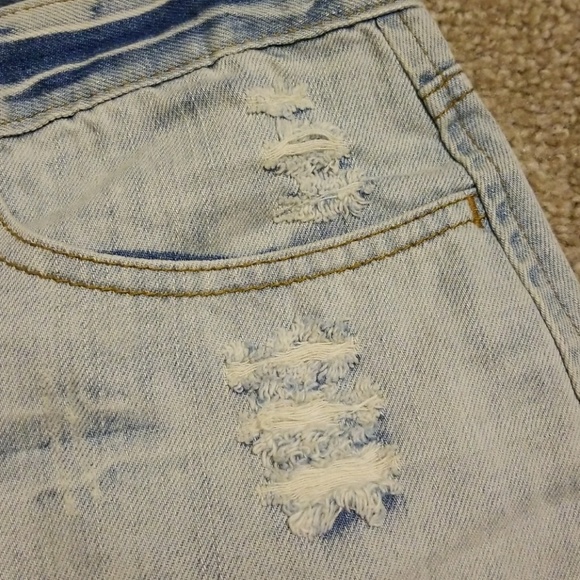 B1G2 Y2k 2000s Frayed Destroyed Light Denim Skirt - Picture 2 of 3